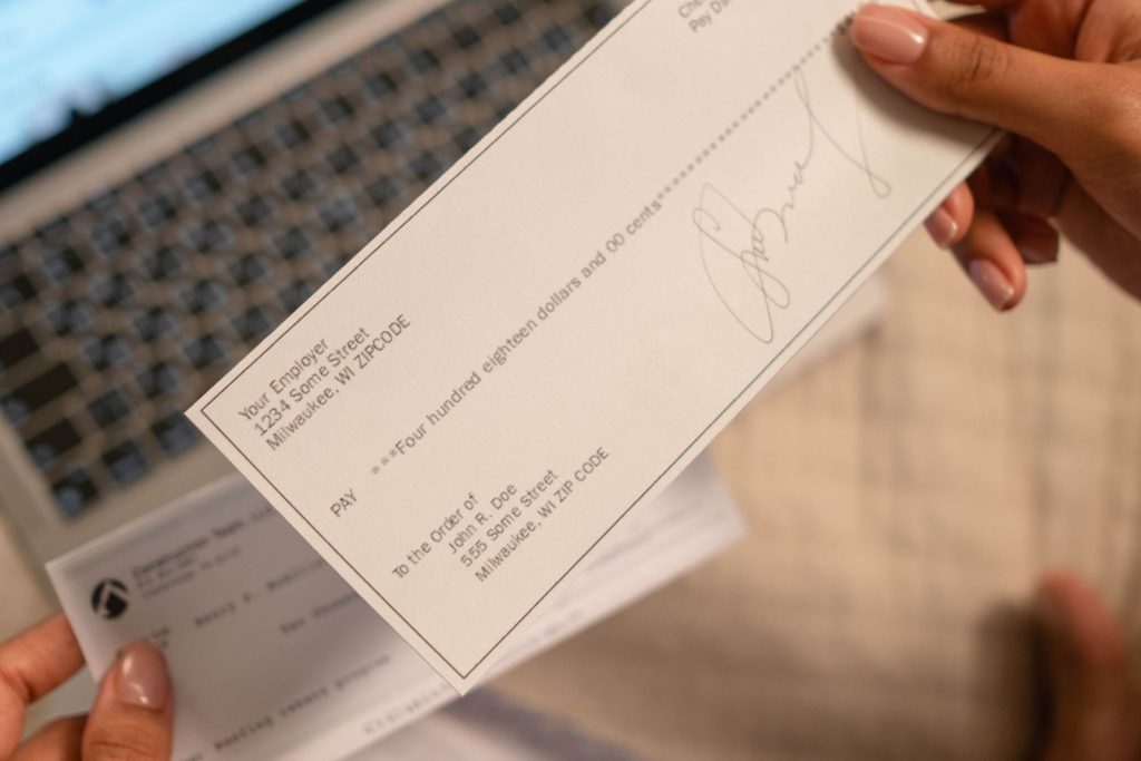 Encaisser des chèques quand on est pro : remise, délais, contrôles et banques qui les acceptent